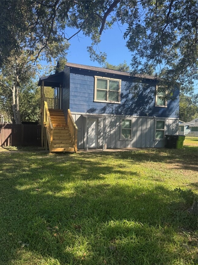 Primary Photo - 1747 5th St