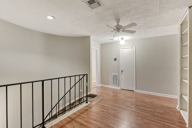 Building Photo - Great house in great neighborhood