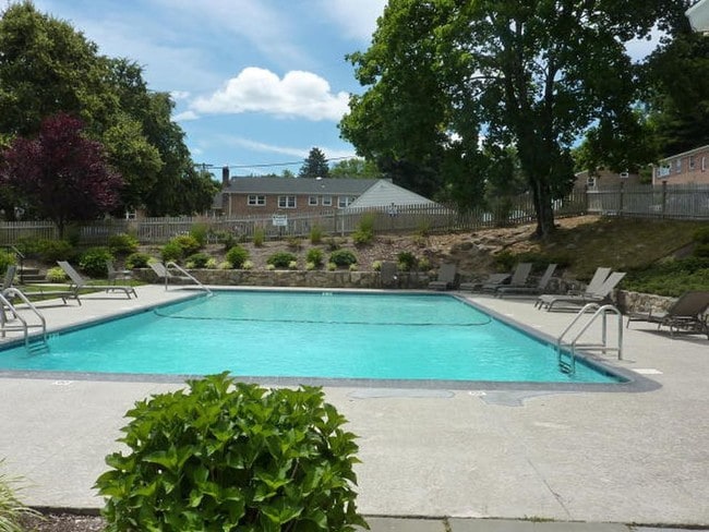 Building Photo - 62 Heritage Hill Rd