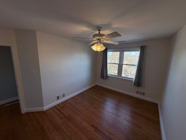 Building Photo - 21 Skidmore Ct