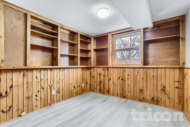 Building Photo - 4400 W 111th St