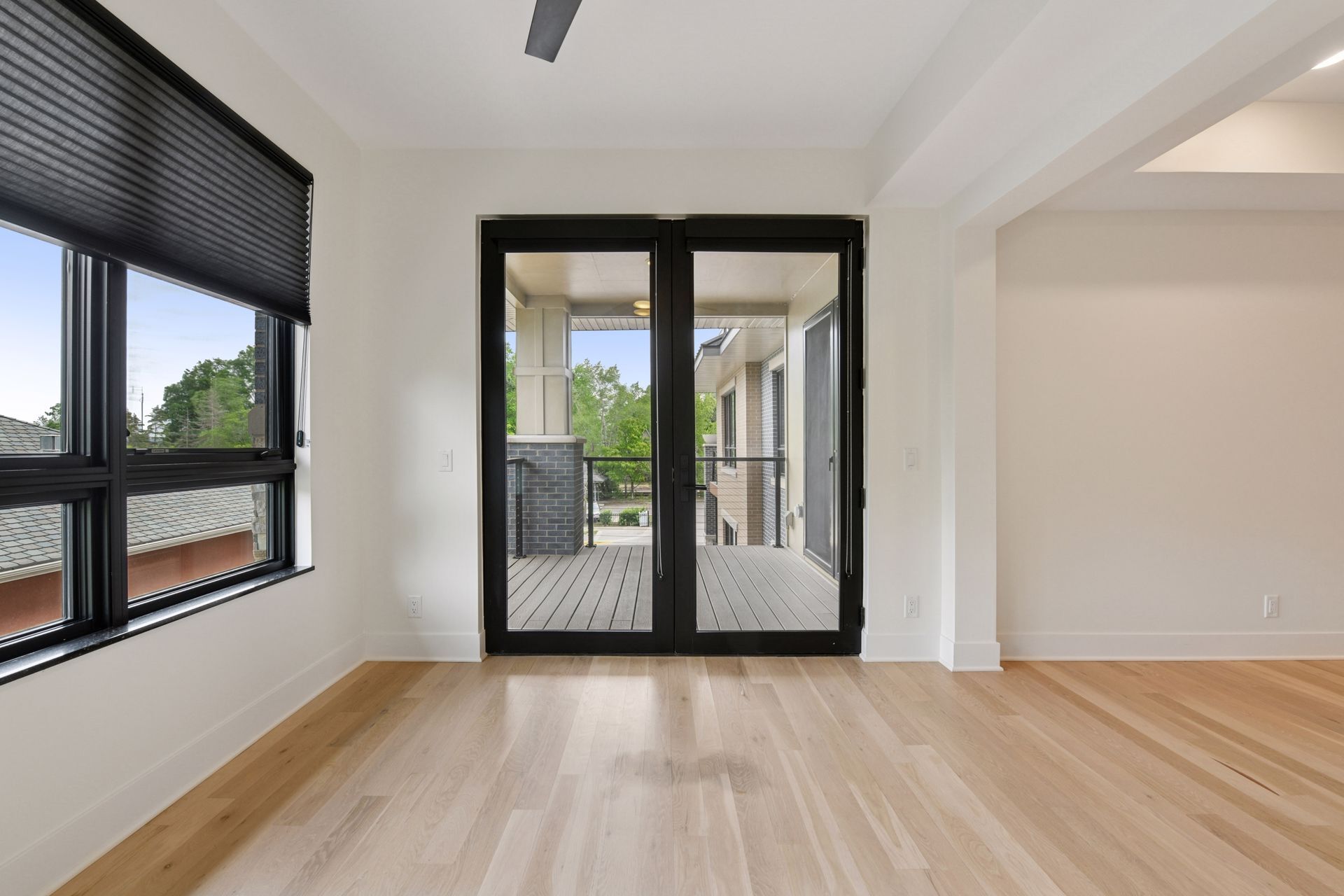 Tons of natural light fills the sunroom - 222 Ferndale Rd S