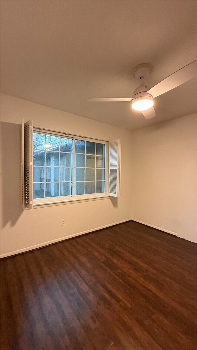 Building Photo - 2744 Briarhurst Dr