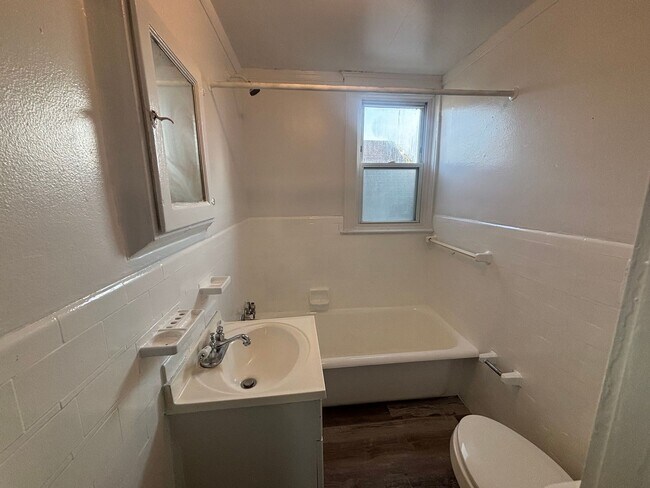 Building Photo - 7274 Radbourne Rd