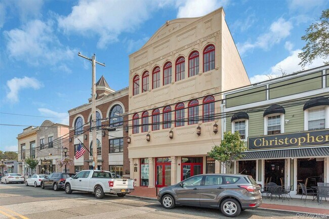 Building Photo - 10 Wall St