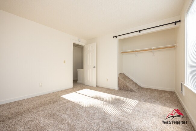 Building Photo - 5147 NE Killingsworth St