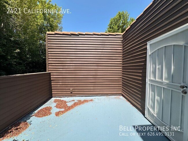 Building Photo - 2421 California Ave