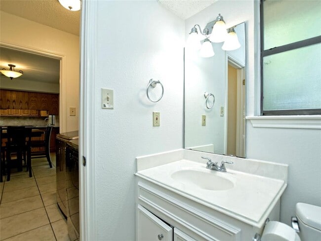 Building Photo - 3800 Palomar Ln