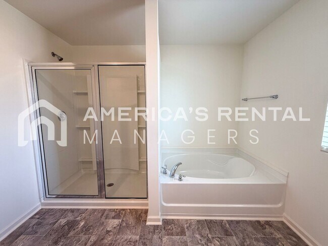 Building Photo - Move-in Special! Beautiful 5 Bed, 2 Bath h...