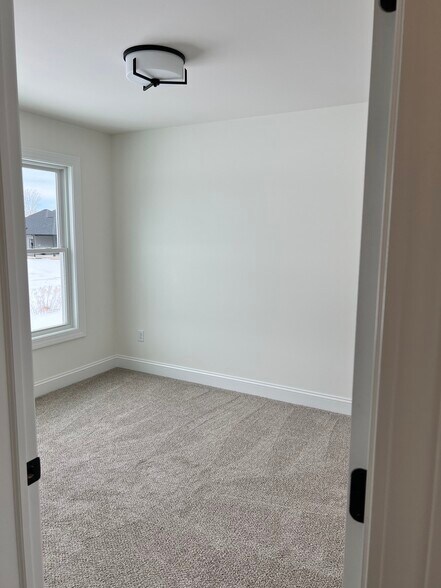 Building Photo - 6066 New Taylor Rd