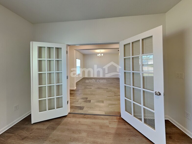 Building Photo - 144 Athens Dr