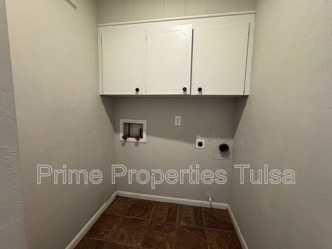 Building Photo - 1525 S 122nd E Ave