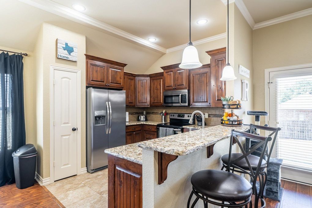 Building Photo - 121 Bois D Arc Dr