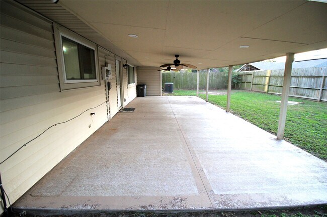 Building Photo - 20074 Crazy Horse Cir