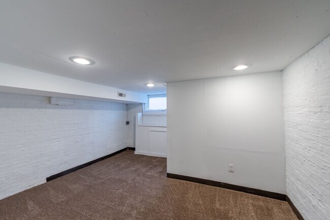 Building Photo - 128 S Ellwood Ave