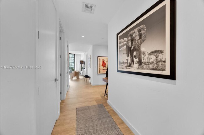 Building Photo - 2831 S Bayshore Dr