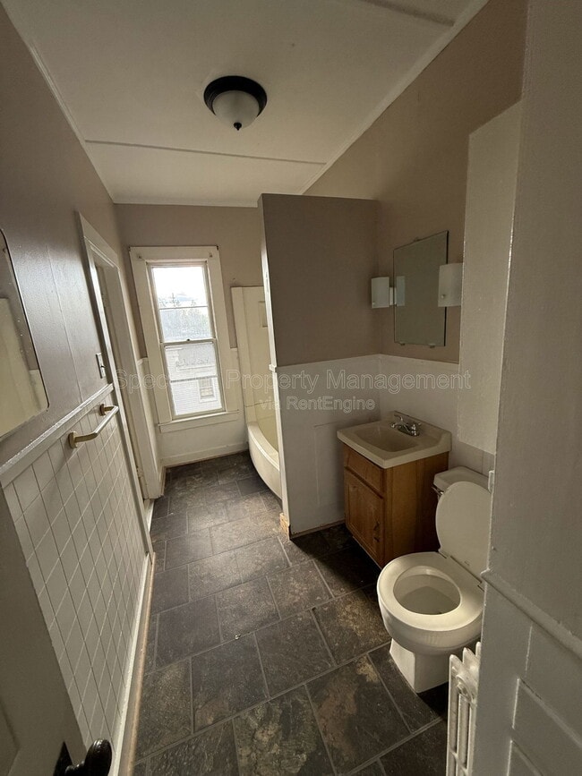 Building Photo - 40 Pleasant St