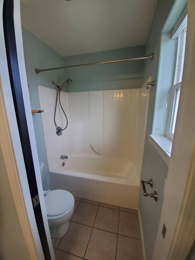 Building Photo - Beautiful 4 Bedroom Home