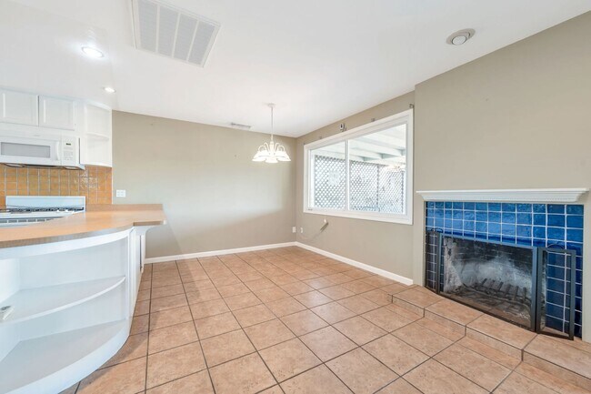 Building Photo - CHARMING 3-BED 2-BATH NEAR THE BAY WITH SPECTACULAR CANYON VIEW