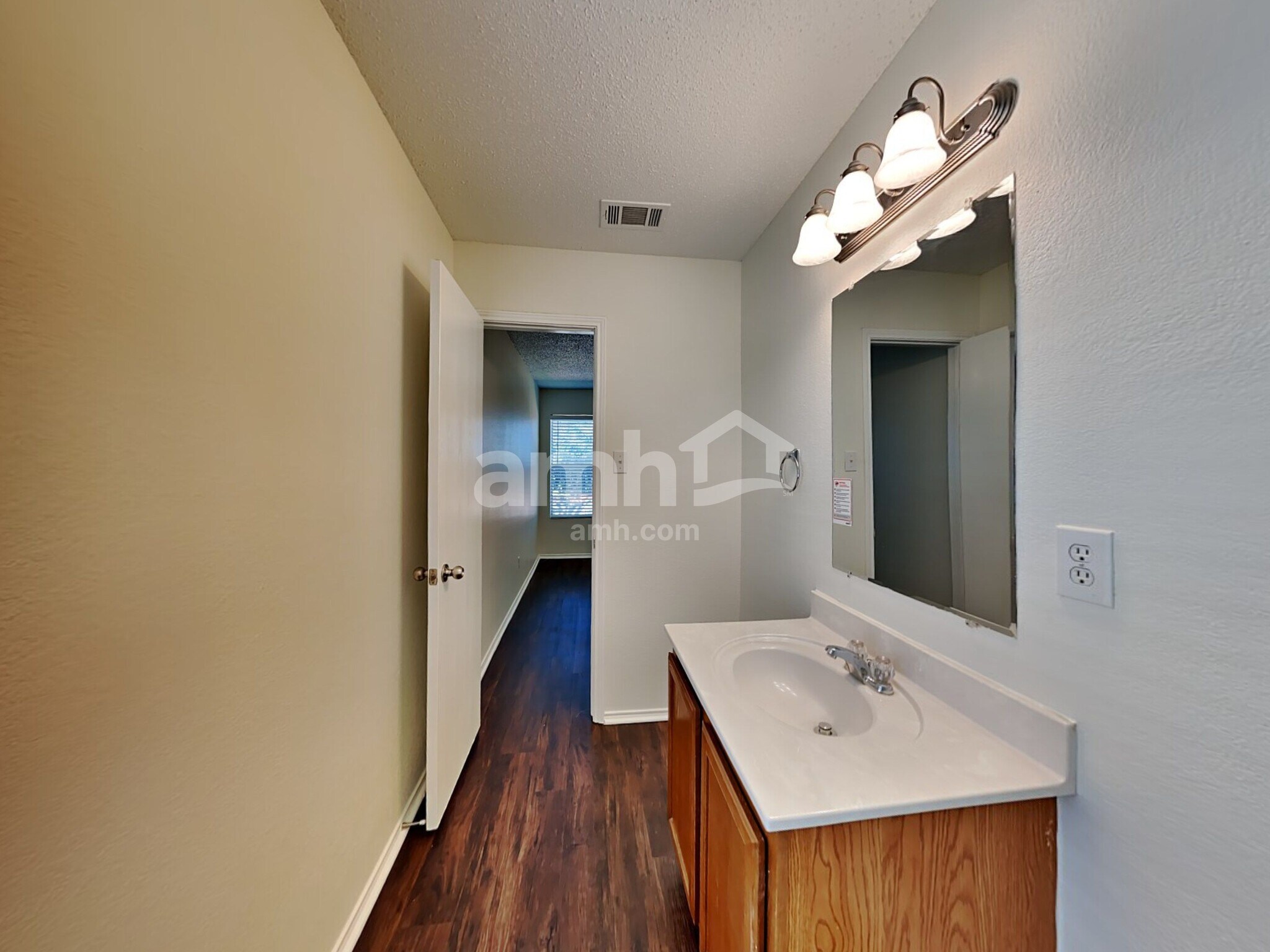 Building Photo - 10136 High Eagle Trail