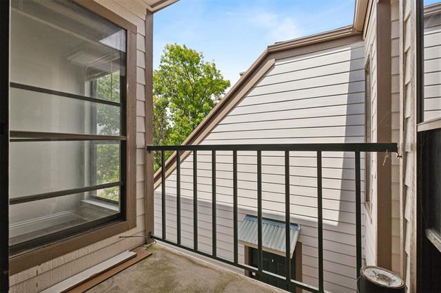 Building Photo - 2300 Bamboo Dr