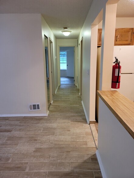Building Photo - 433 Danbury Ln