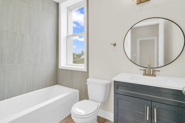 Building Photo - 18 N Main St