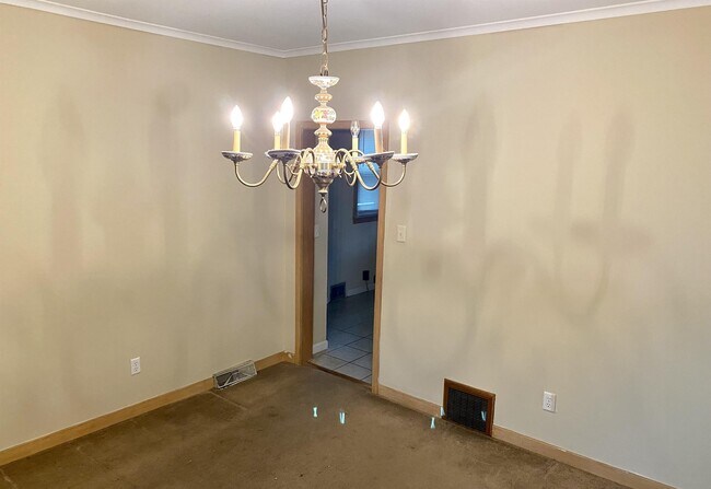 Building Photo - 611 Crown Ave