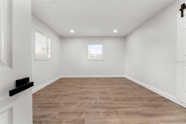 Building Photo - 2203 Nottingham Rd