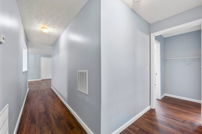 Building Photo - 3247 Fairington Dr