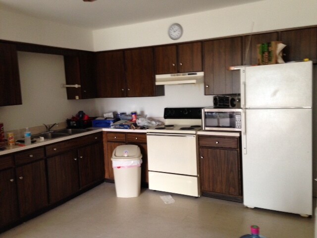 A Eat In Kitchen Photo in the Building - 731 Old Grand Ave