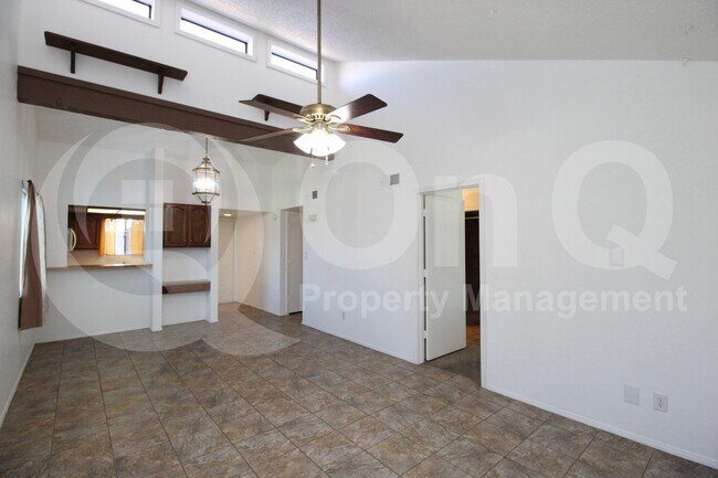 Building Photo - 406 E Linda Ln