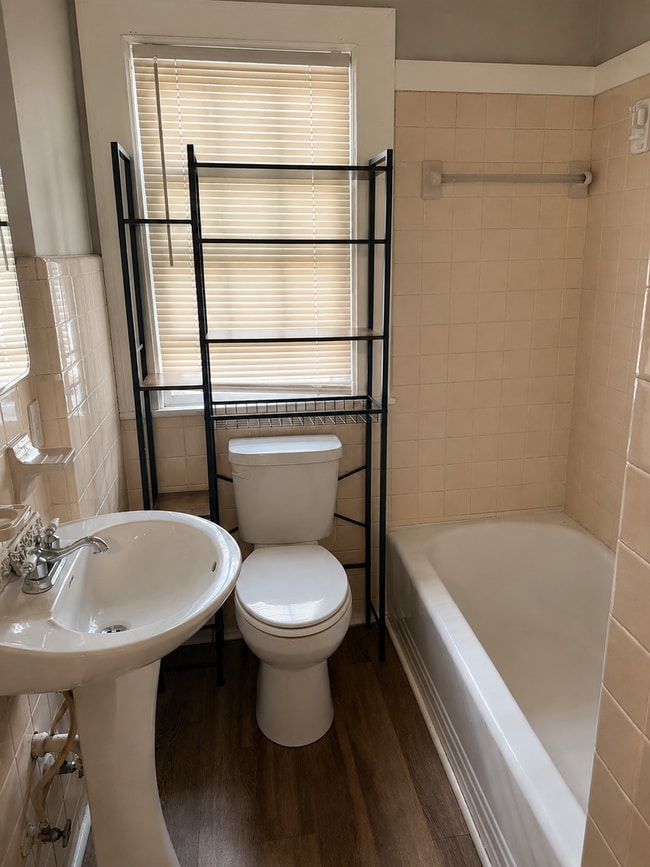 Building Photo - 3 bedroom, 1 bath house in Burlington
