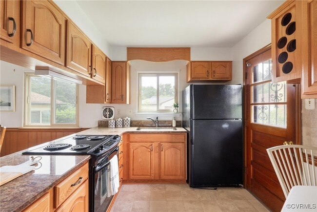 Building Photo - 5701 Larrymore Rd