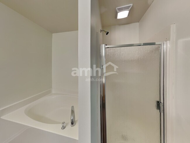 Building Photo - 1611 Rustic Arch Way