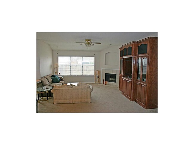 Building Photo - 3 Bedroom 2 Bath home for Lease in Denton