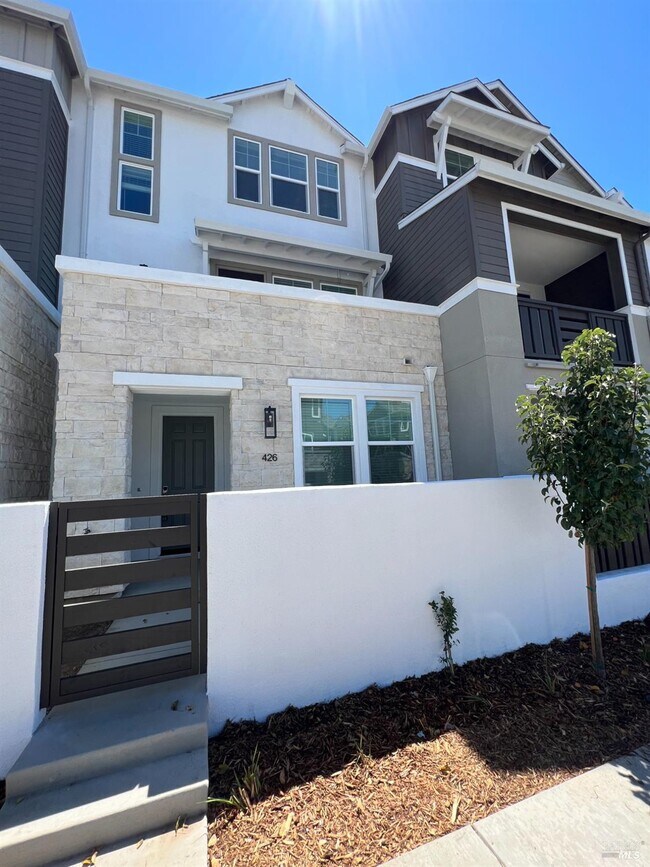 Building Photo - 426 Semillon Ln