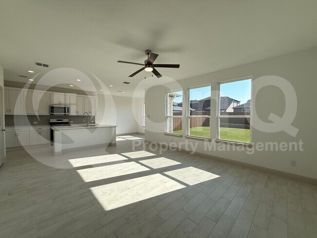 Building Photo - 904 Santa Lucia Dr
