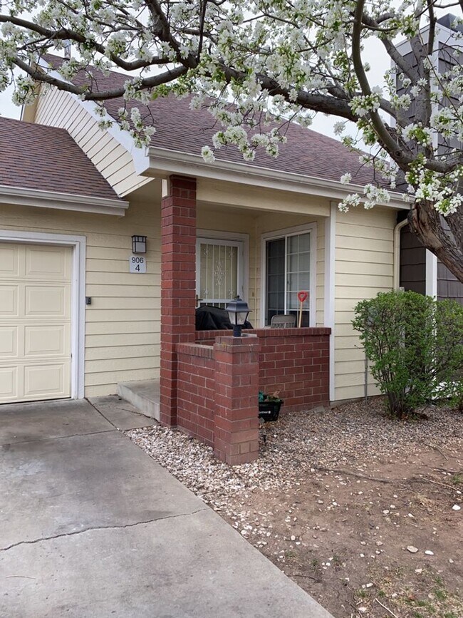 Building Photo - 906 Richmond Dr