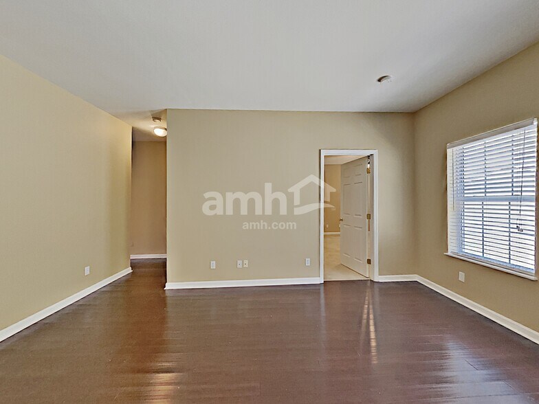 Building Photo - 1001 High Ridge Dr N