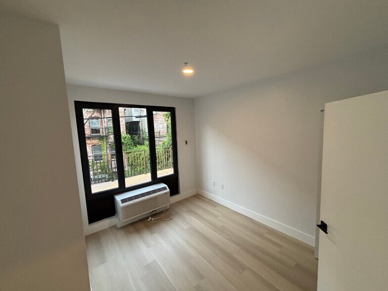 Building Photo - 316 Forrest St