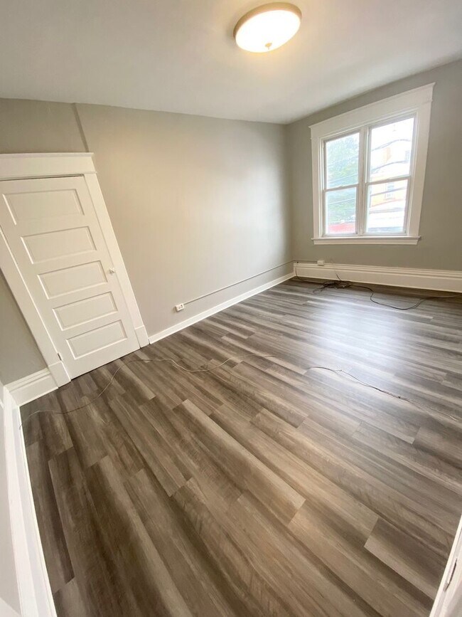 Building Photo - Newly Renovated 4 Bedroom, 1.5 Bathroom in...
