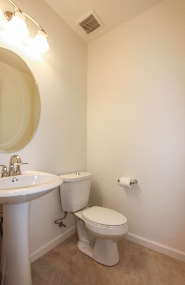 Building Photo - Two Bedroom Plus Den Home in Granite Dells Estates