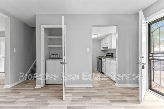 Building Photo - 1216 Bunsen Ct