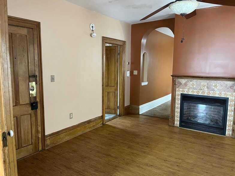Building Photo - 180 Paine St
