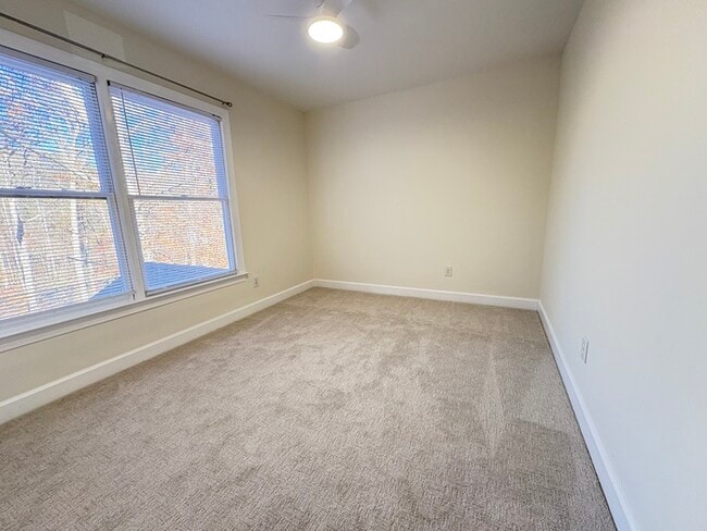 Building Photo - Fabulous 3 Br Townhome  For Rent