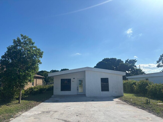 Building Photo - 2020 NW 9th St