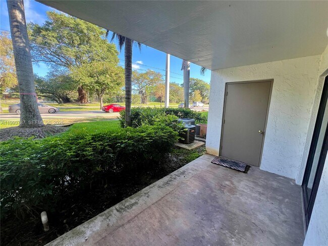 Building Photo - 530 S Park Rd