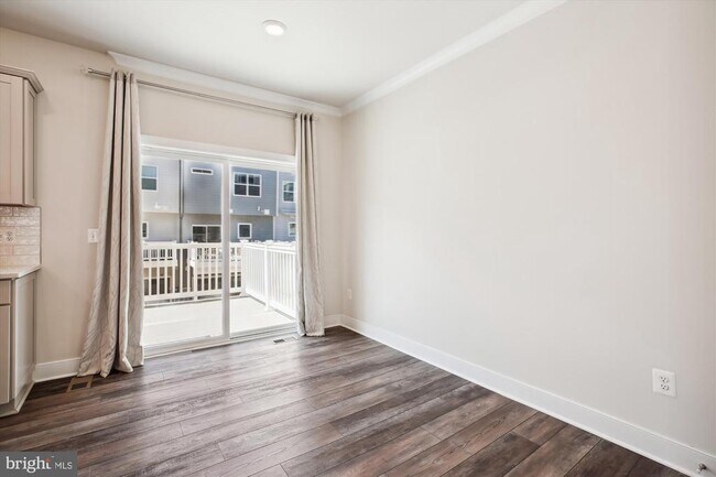 Building Photo - 909 Rockwell Ave