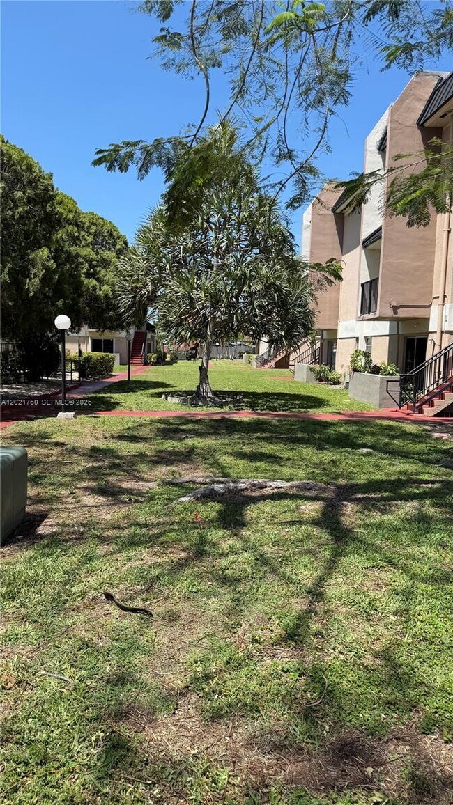 Building Photo - 3901 SW 109th Ave